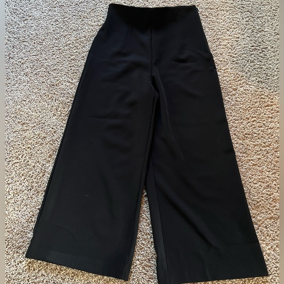 Wide Leg Crops - Picture 2 of 4